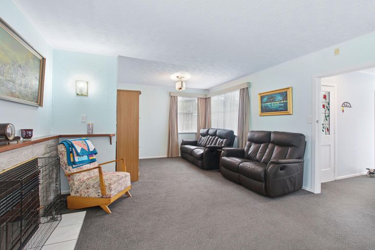 Photo of property in 37 Derwent Crescent, Titirangi, Auckland, 0604