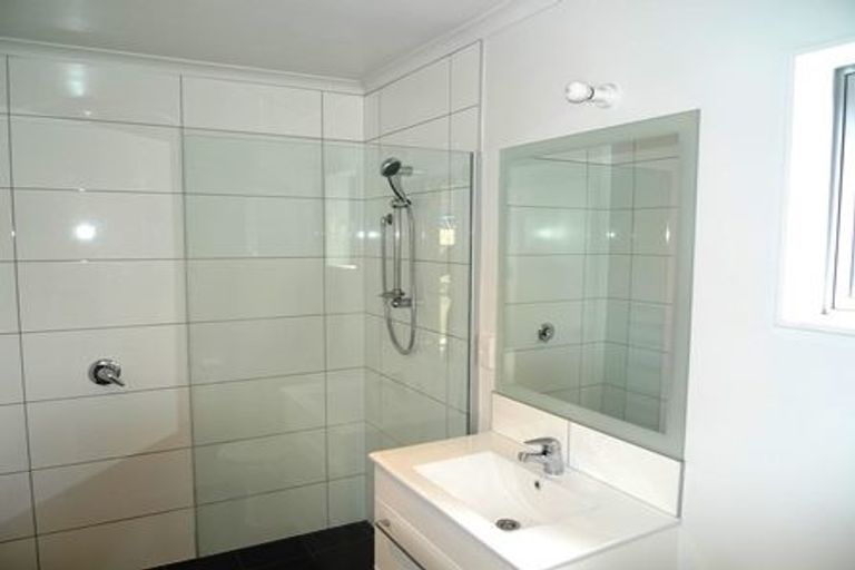 Photo of property in 8 Cresswell Place, Johnsonville, Wellington, 6037