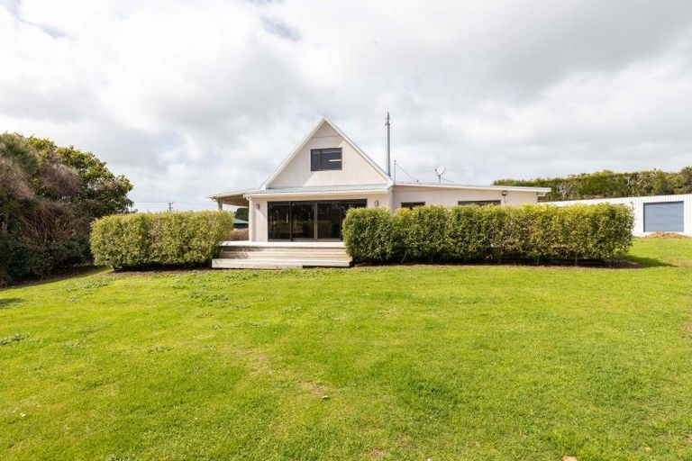 Photo of property in 2 Arthur Road, Paraite, New Plymouth, 4373