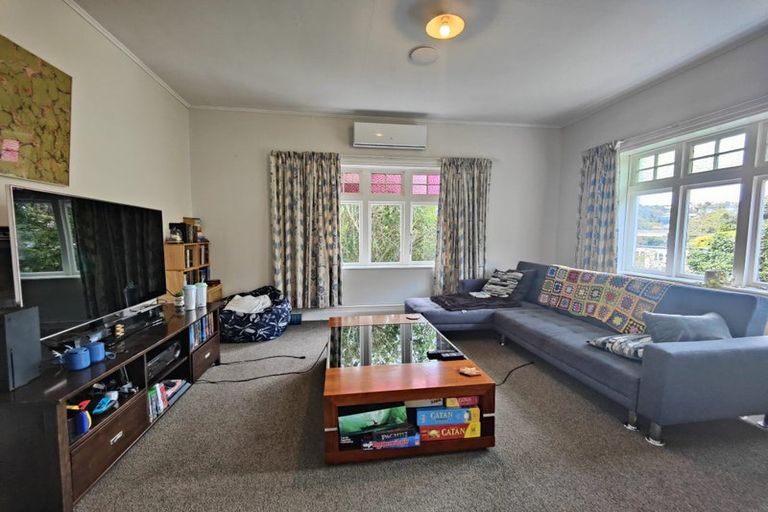 Photo of property in 10 Governor Road, Northland, Wellington, 6012