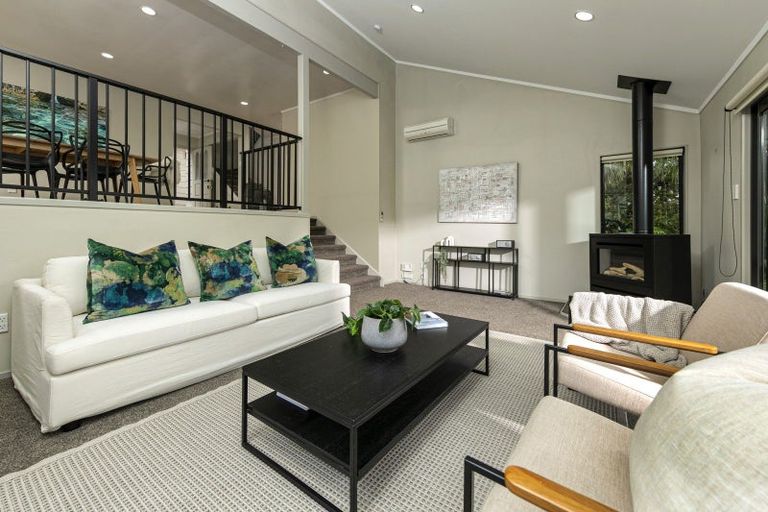 Photo of property in 33 Waipuia Place, Greenhithe, Auckland, 0632