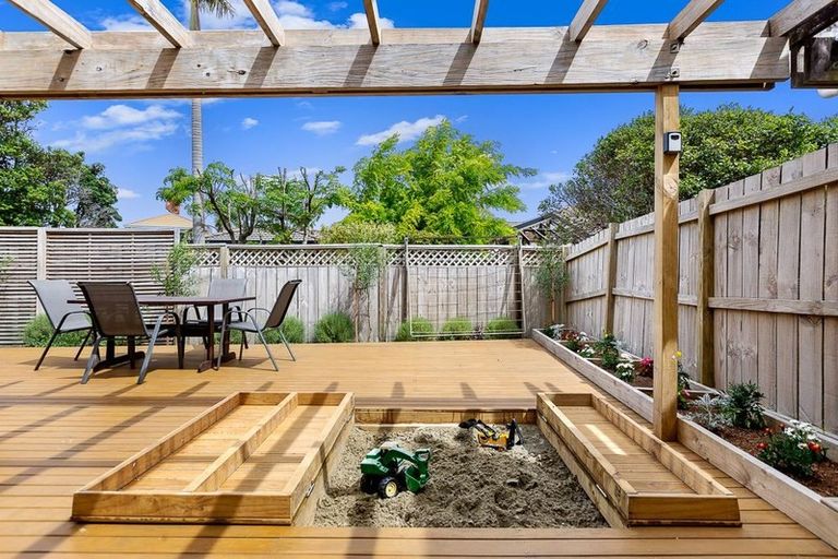 Photo of property in 2/137 Lakeside Drive, Orewa, 0931