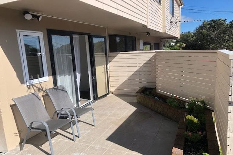 Photo of property in 20a Lyndfield Lane, Newlands, Wellington, 6037