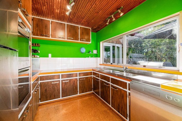 Photo of property in 195 Golf Road, Titirangi, Auckland, 0604