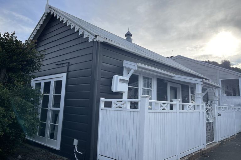 Photo of property in 2 Chaucer Road, Hospital Hill, Napier, 4110