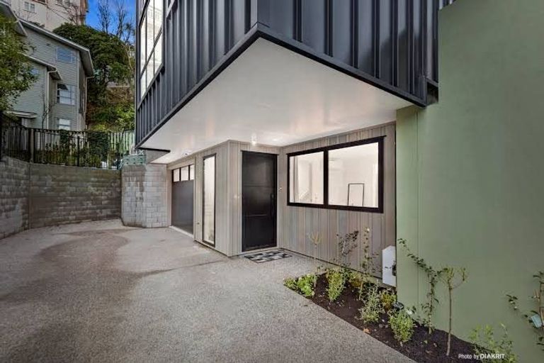 Photo of property in 10b Crieff Street, Northland, Wellington, 6012