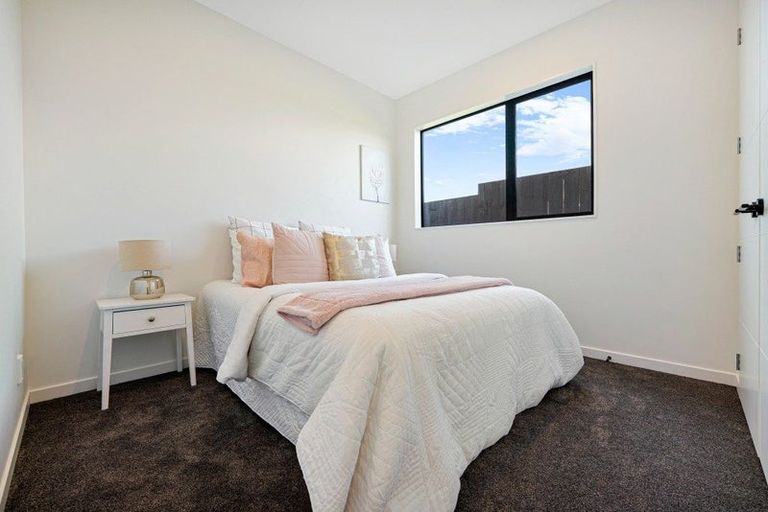 Photo of property in 6 Pineview Drive, Rosehill, 2113