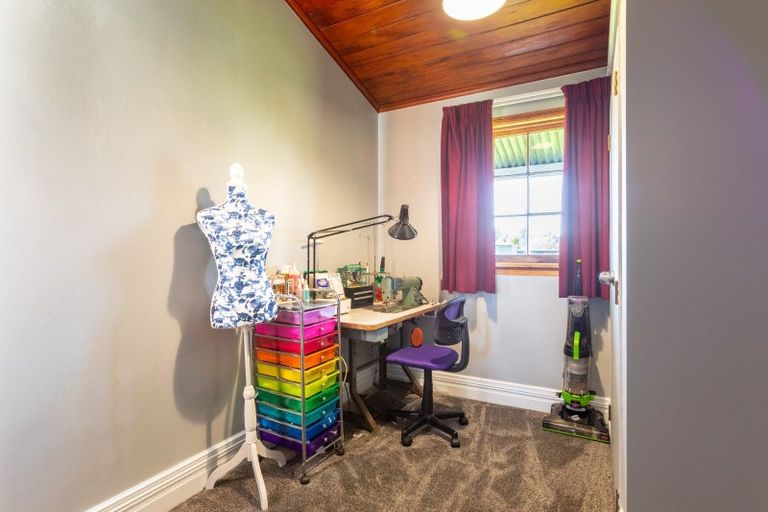 Photo of property in 16 Ross Street, Woodville, 4920