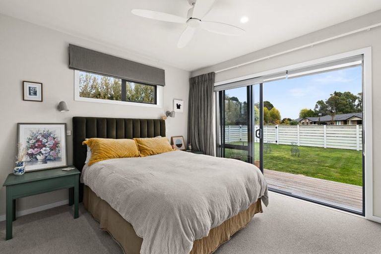 Photo of property in 2 Willowbrook Place, Clive, 4102