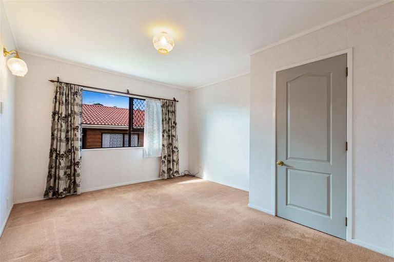 Photo of property in 31 Petrel Place, Massey, Auckland, 0614