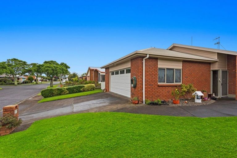 Photo of property in 13 Edgewater Grove, Whakatane, 3120