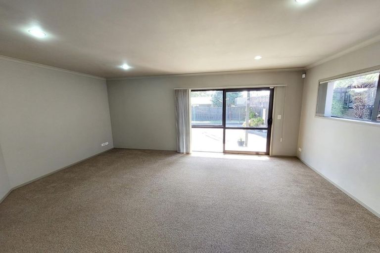 Photo of property in 5 Alwyn Avenue, Te Atatu South, Auckland, 0610