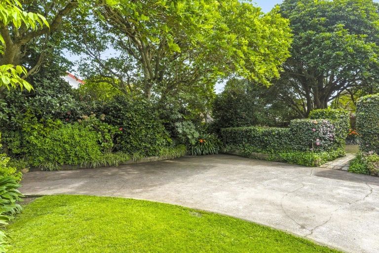 Photo of property in 335 Te Moana Road, Waikanae, 5036