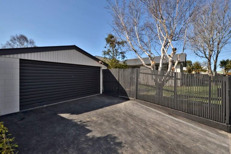 Photo of property in 445 Mairehau Road, Parklands, Christchurch, 8083