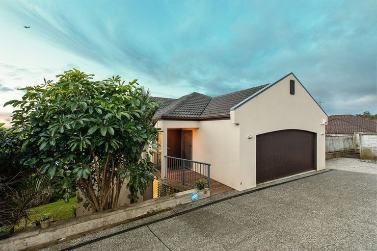 Photo of property in 132 Redoubt Road, Goodwood Heights, Auckland, 2105