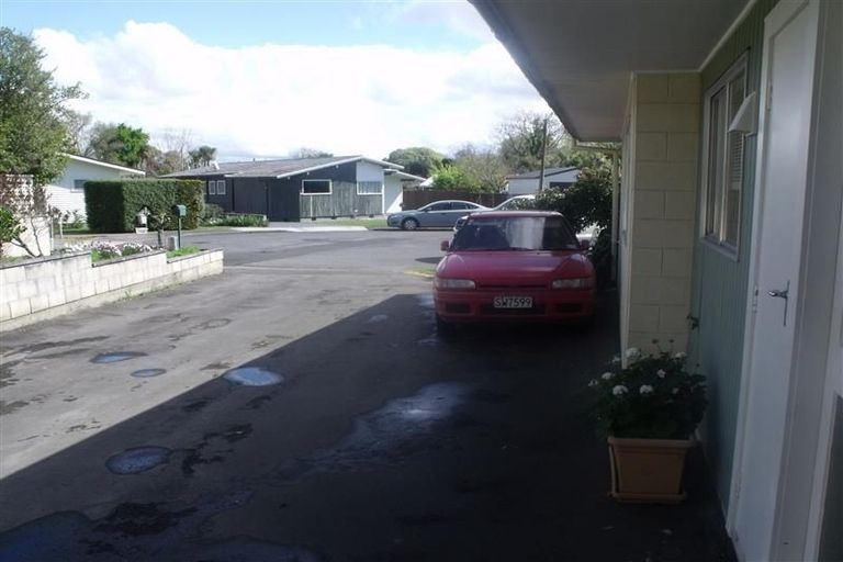 Photo of property in 2/7 Phillips Place, Havelock North, 4130