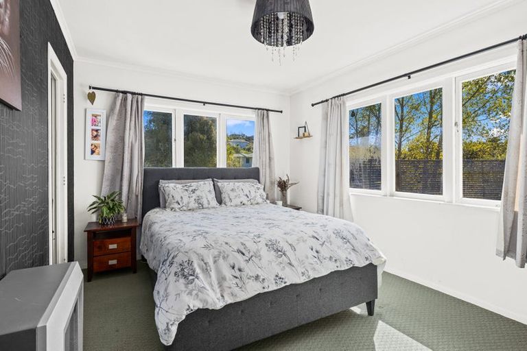 Photo of property in 73a Awaroa Road, Helensville, 0800