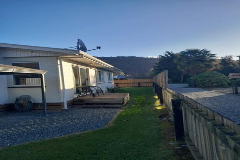 Photo of property in 121 Fairfax Street, Murchison, 7007