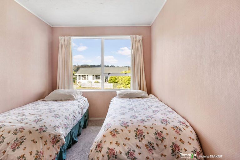 Photo of property in 6 Arima Place, Grenada Village, Wellington, 6037