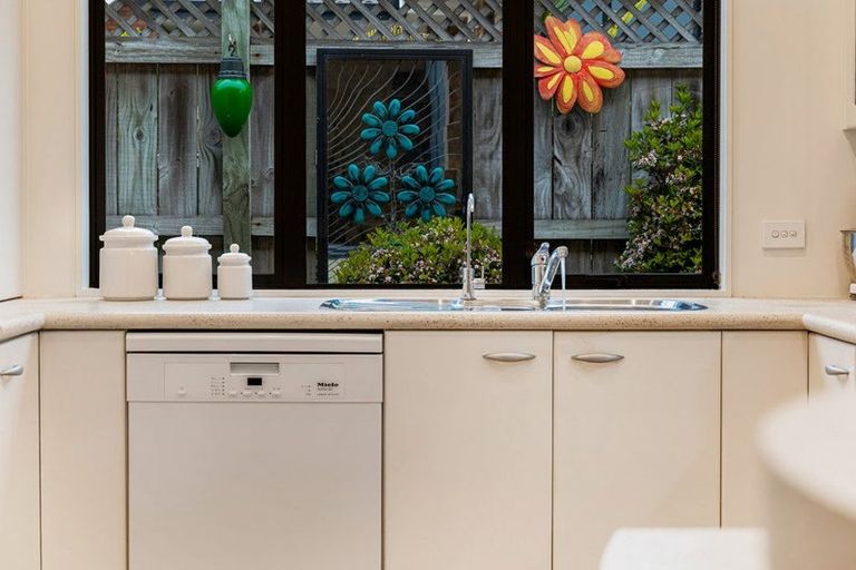 Photo of property in 37 Starlight Cove, Hobsonville, Auckland, 0618
