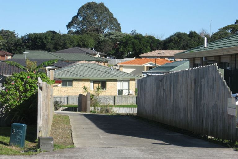 Photo of property in 43 Glenveagh Park Drive, Weymouth, Auckland, 2103