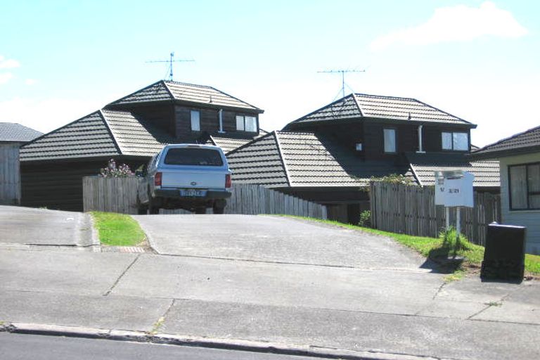 Photo of property in 2/21 Jumento Place, Unsworth Heights, Auckland, 0632