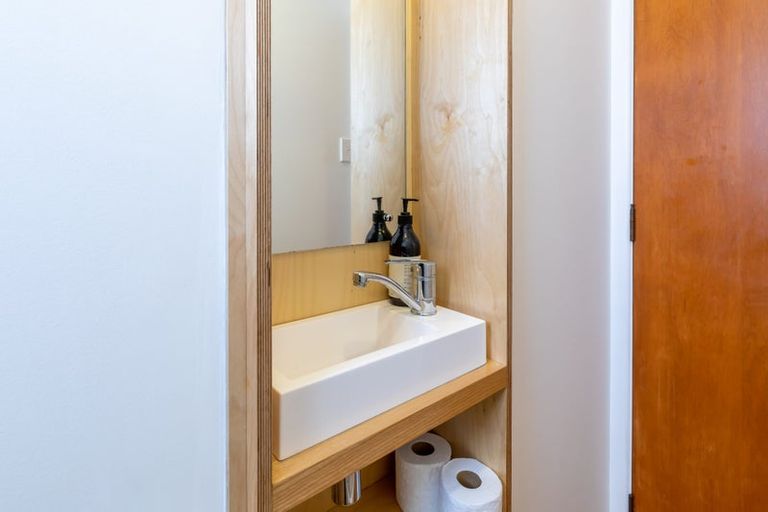 Photo of property in 73 Gloria Avenue, Te Atatu Peninsula, Auckland, 0610