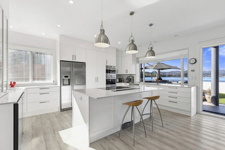 Photo of property in 85 Paremata Road, Paremata, Porirua, 5024