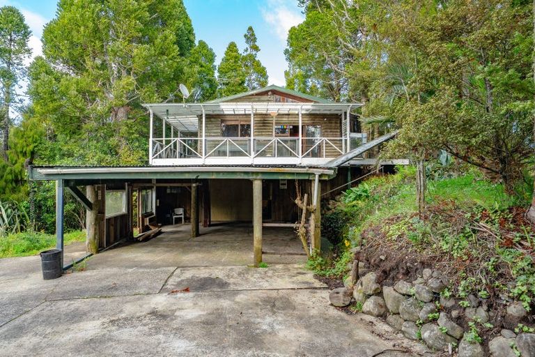 Photo of property in 14 Te Aute Ridge Road, Waitakere, Henderson, 0781