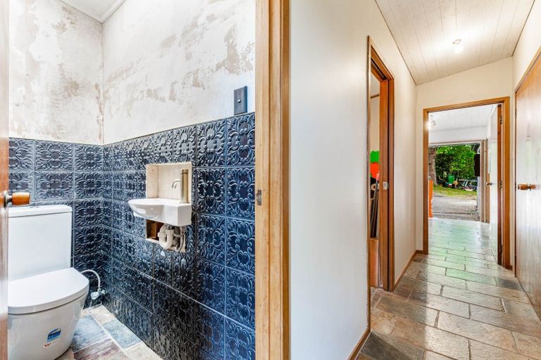 Photo of property in 48 Ngarahana Avenue, Paremoremo, Auckland, 0632