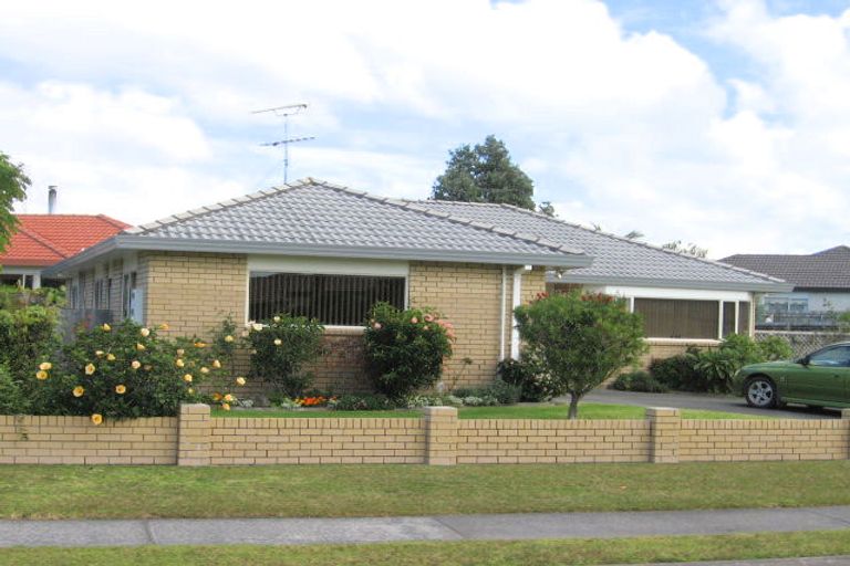 Photo of property in 71 Lakeside Drive, Orewa, 0931