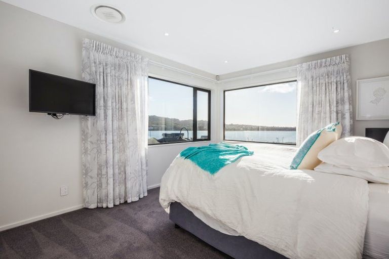 Photo of property in 10 Ihakara Arthur Lane, Aotea, Porirua, 5024