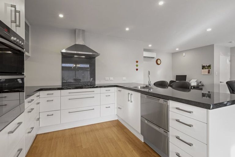 Photo of property in 42 Oakwood Drive, Rangiora, 7400