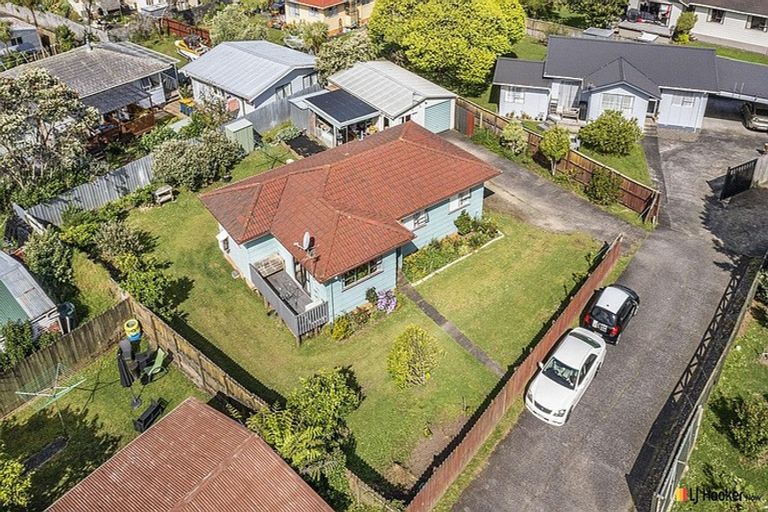 Photo of property in 12 Hinerau Street, Henderson, Auckland, 0612