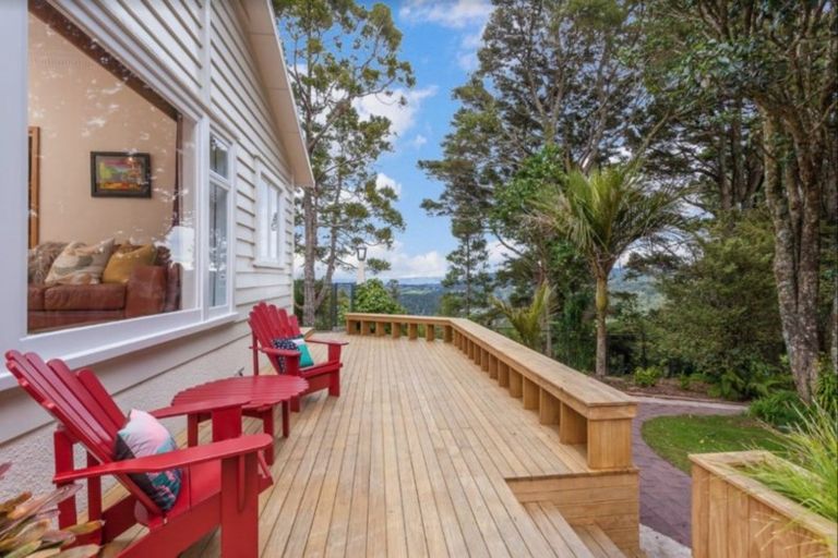 Photo of property in 114 Scenic Drive, Titirangi, Auckland, 0604