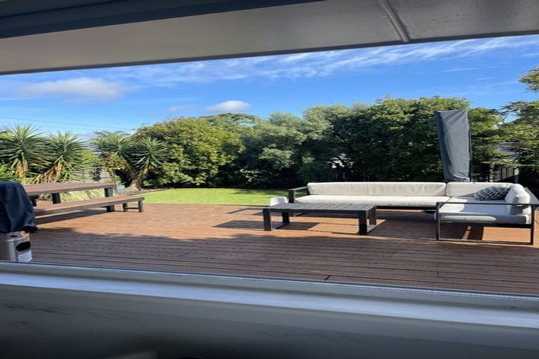 Photo of property in 8 Eskdale Road, Birkdale, Auckland, 0626