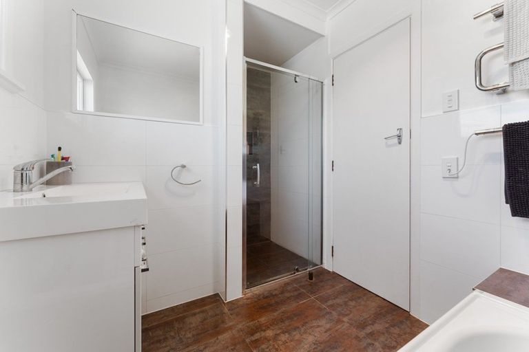 Photo of property in 8 Essex Place, Milson, Palmerston North, 4414