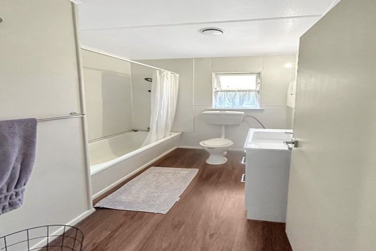 Photo of property in 3 Lincoln Road, Carterton, 5713