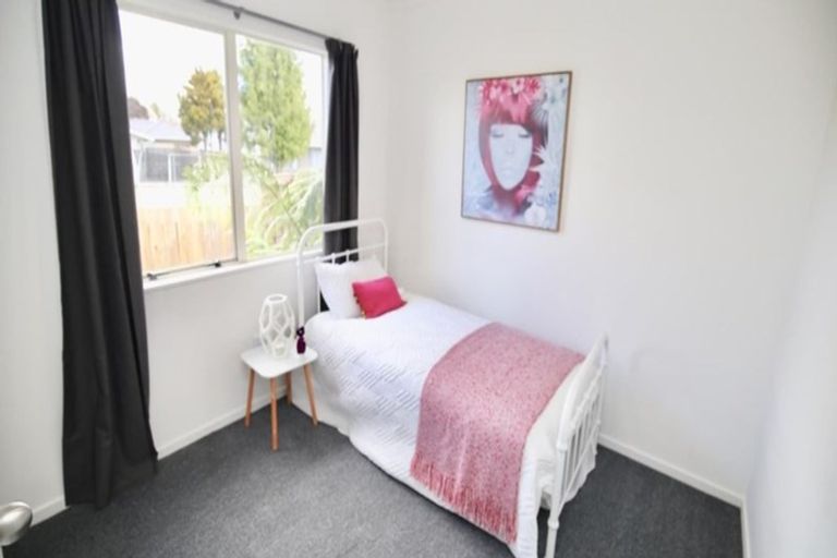 Photo of property in 20 Burrows Place, Frankton, Hamilton, 3204