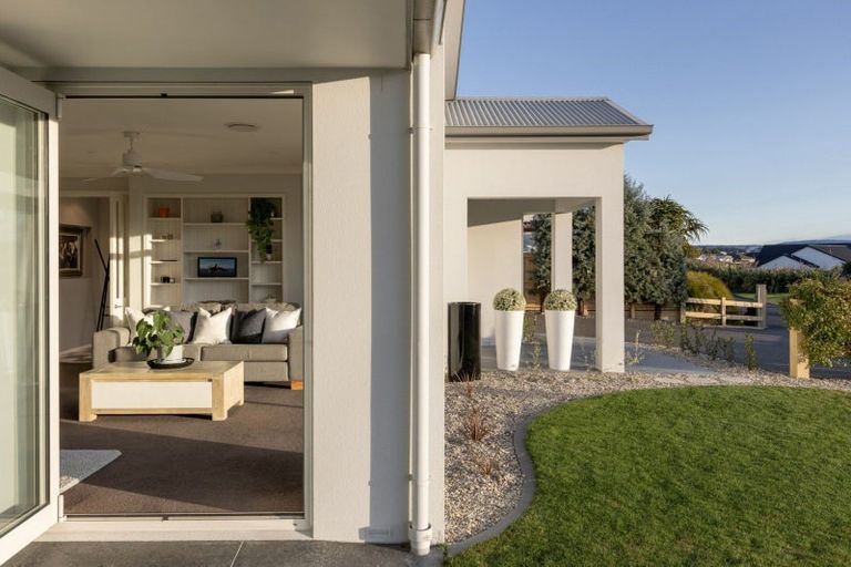 Photo of property in 40 Broadwater Close, Pyes Pa, Tauranga, 3112