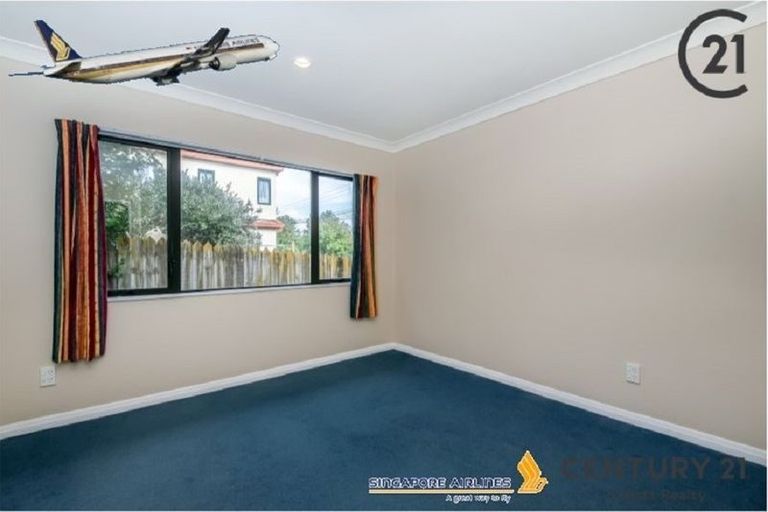 Photo of property in 49 College Road, Northcote, Auckland, 0627