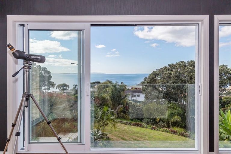Photo of property in 3 Glenelg Road, Red Beach, 0932