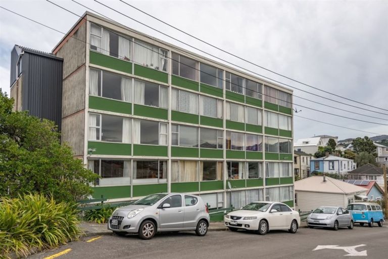 Photo of property in Beresford Apartments, 18/118u Russell Terrace, Berhampore, Wellington, 6023