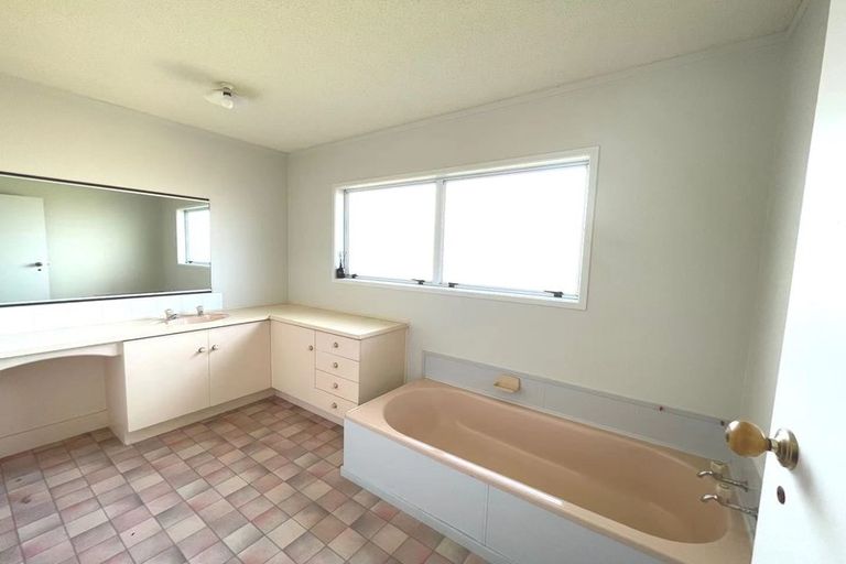 Photo of property in 74 Deacon Road, Riverhead, Kumeu, 0892