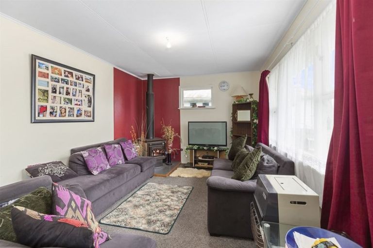 Photo of property in 25 Swansea Street, Cannons Creek, Porirua, 5024