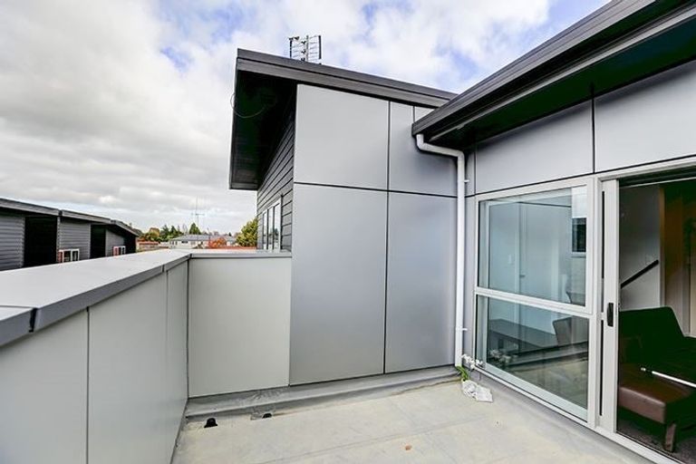 Photo of property in 100u5 Knighton Road, Hillcrest, Hamilton, 3216