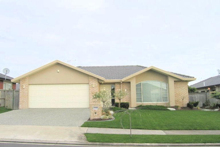 Photo of property in 5 Glastry Close, East Tamaki Heights, Auckland, 2016