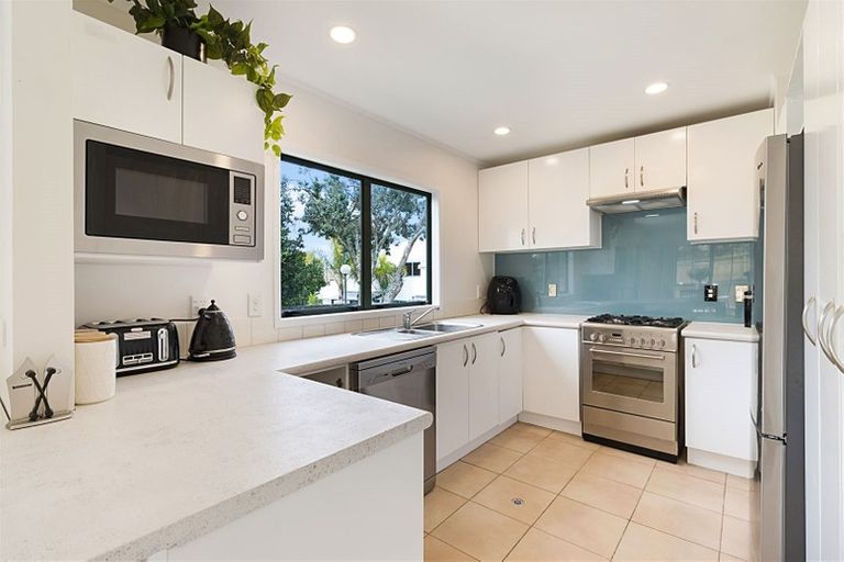 Photo of property in 10/485 Don Buck Road, Massey, Auckland, 0614