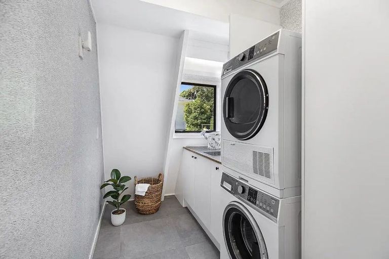 Photo of property in 49 Mantell Street, Seatoun, Wellington, 6022