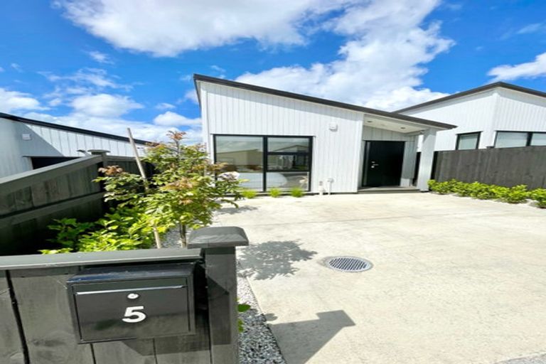 Photo of property in 5 Morus Road, Massey, Auckland, 0614